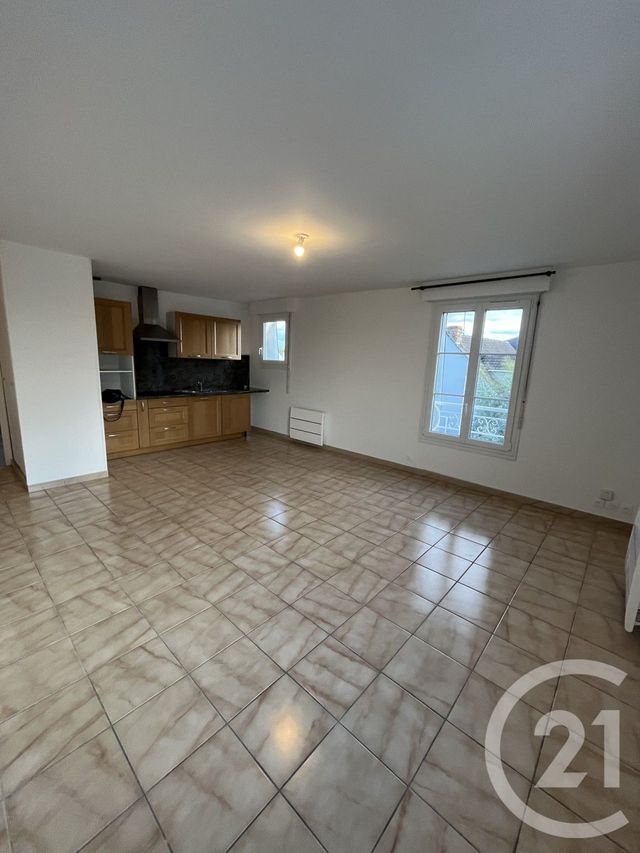 Appartement F2 à louer - 2 pièces - 55.5 m2 - OZOIR LA FERRIERE - 77 - ILE-DE-FRANCE - Century 21 Marques Calmettes