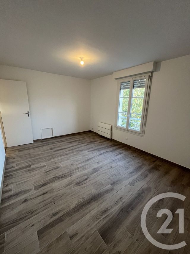 Appartement F2 à louer - 2 pièces - 55.5 m2 - OZOIR LA FERRIERE - 77 - ILE-DE-FRANCE - Century 21 Marques Calmettes