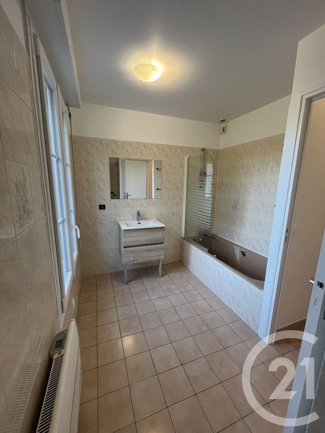 Appartement F2 à louer - 2 pièces - 55.5 m2 - OZOIR LA FERRIERE - 77 - ILE-DE-FRANCE - Century 21 Marques Calmettes