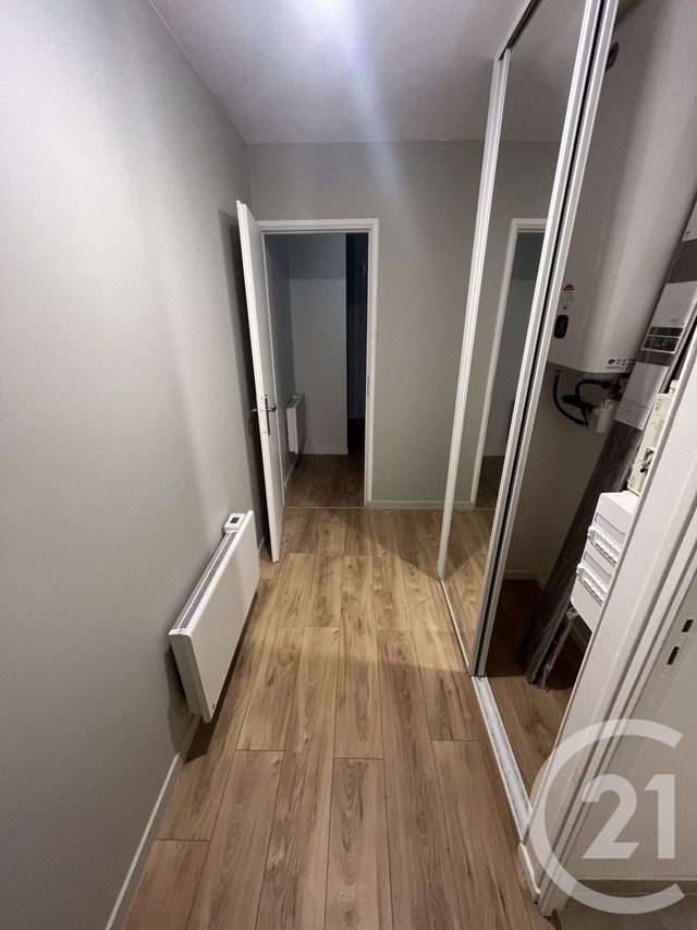 Appartement F2 à louer - 2 pièces - 30.0 m2 - PONTAULT COMBAULT - 77 - ILE-DE-FRANCE - Century 21 Marques Calmettes