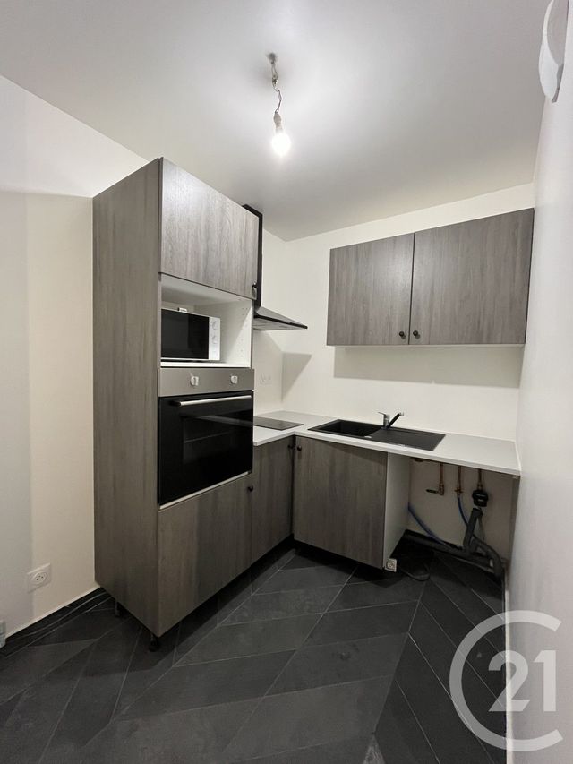 Appartement F2 à louer - 2 pièces - 30.0 m2 - PONTAULT COMBAULT - 77 - ILE-DE-FRANCE - Century 21 Marques Calmettes