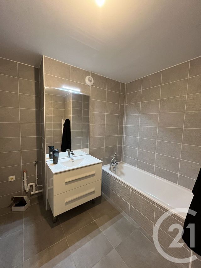 Appartement F4 à louer - 4 pièces - 94.0 m2 - OZOIR LA FERRIERE - 77 - ILE-DE-FRANCE - Century 21 Marques Calmettes