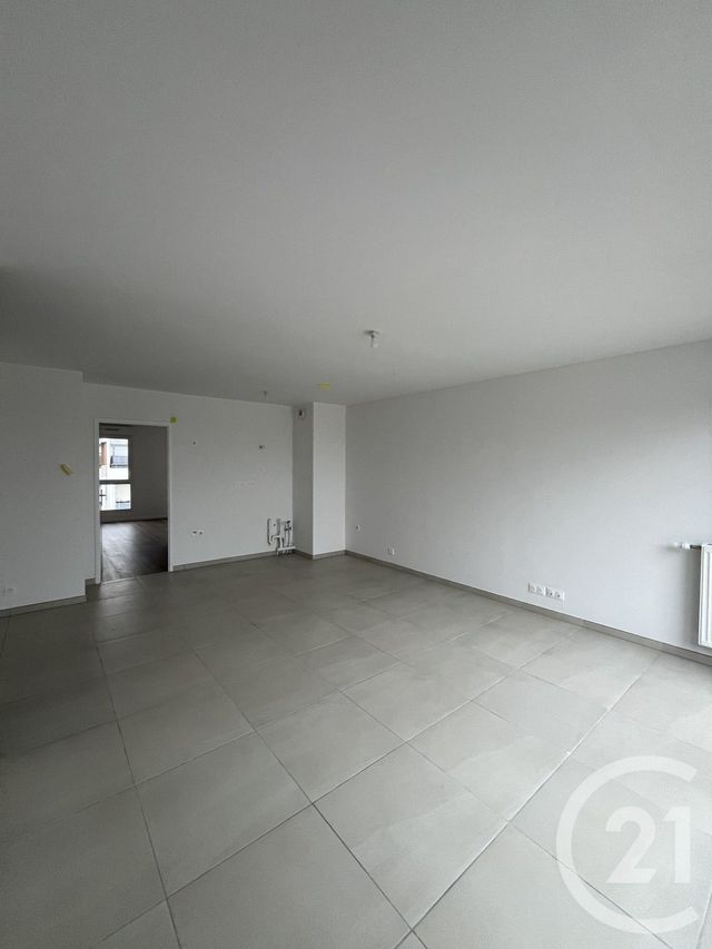 Appartement F4 à louer - 4 pièces - 94.0 m2 - OZOIR LA FERRIERE - 77 - ILE-DE-FRANCE - Century 21 Marques Calmettes
