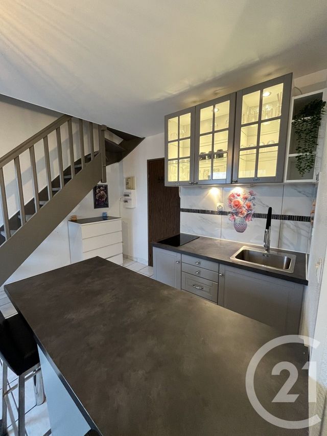 Appartement F2 à louer - 2 pièces - 31.0 m2 - PONTAULT COMBAULT - 77 - ILE-DE-FRANCE - Century 21 Marques Calmettes