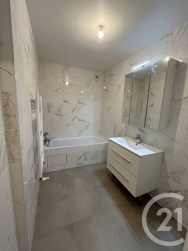 Appartement F3 à louer - 3 pièces - 58.51 m2 - OZOIR LA FERRIERE - 77 - ILE-DE-FRANCE - Century 21 Marques Calmettes