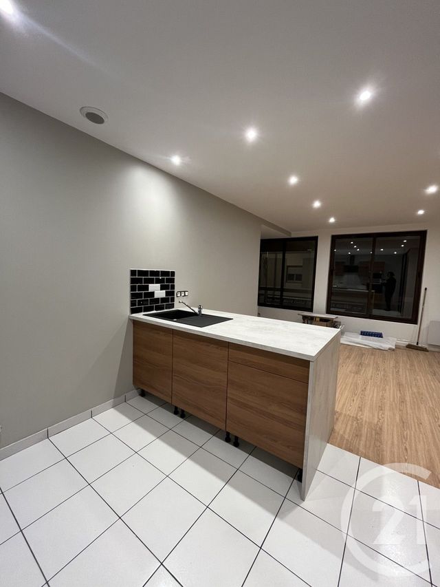 Appartement Studio à louer - 1 pièce - 37.0 m2 - ROISSY EN BRIE - 77 - ILE-DE-FRANCE - Century 21 Marques Calmettes