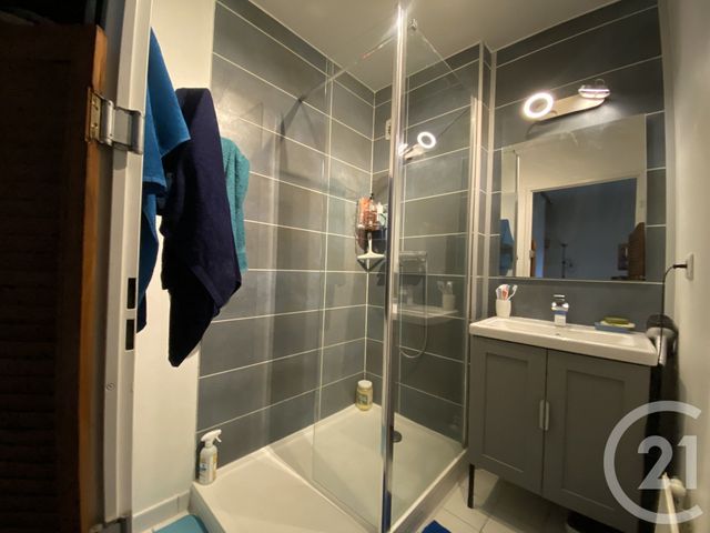 Appartement F2 à vendre - 2 pièces - 46.08 m2 - ROISSY EN BRIE - 77 - ILE-DE-FRANCE - Century 21 Marques Calmettes