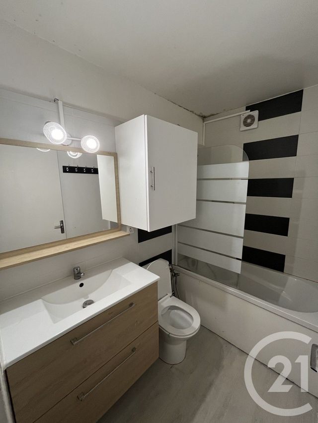 Appartement Studio à louer - 1 pièce - 25.0 m2 - ROISSY EN BRIE - 77 - ILE-DE-FRANCE - Century 21 Marques Calmettes