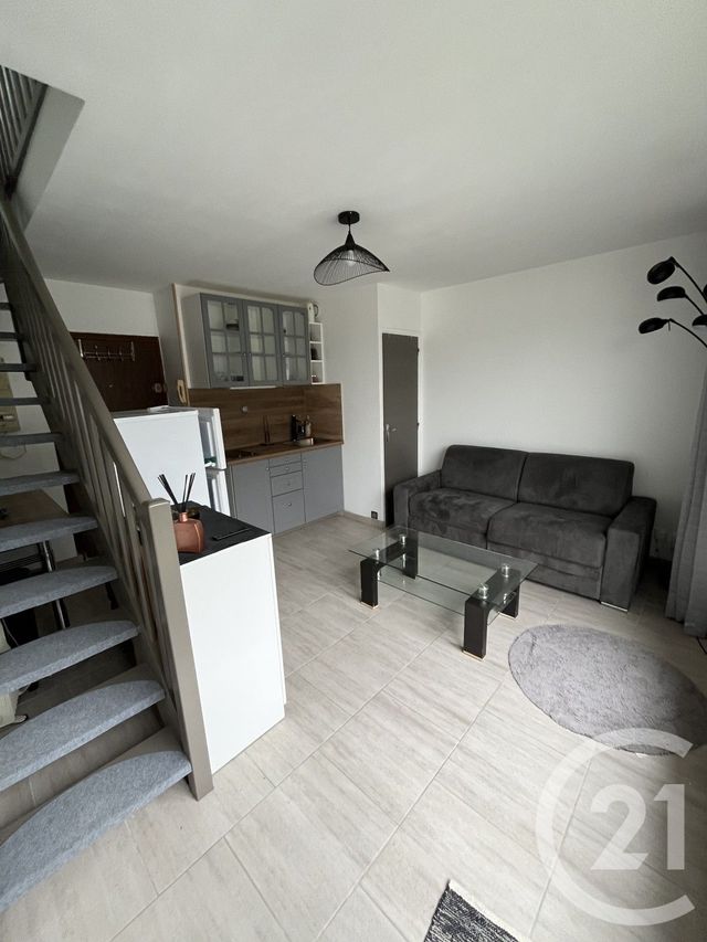 Appartement Studio à louer - 2 pièces - 35.0 m2 - PONTAULT COMBAULT - 77 - ILE-DE-FRANCE - Century 21 Marques Calmettes