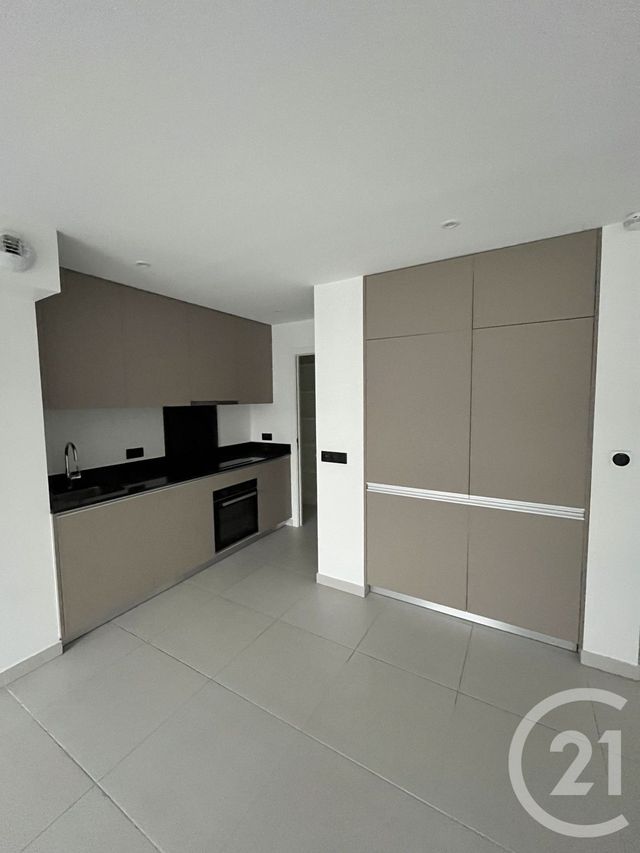 Appartement F2 à louer - 2 pièces - 54.0 m2 - PONTAULT COMBAULT - 77 - ILE-DE-FRANCE - Century 21 Marques Calmettes