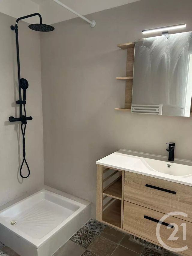 Appartement Studio à louer - 1 pièce - 27.0 m2 - ROISSY EN BRIE - 77 - ILE-DE-FRANCE - Century 21 Marques Calmettes