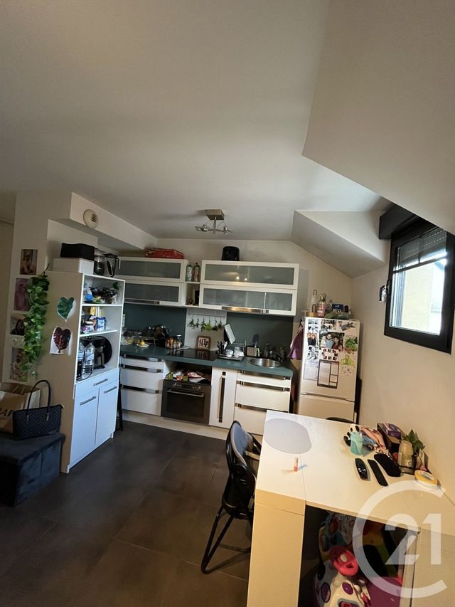 Appartement F3 à vendre - 3 pièces - 58.59 m2 - CHEVRY COSSIGNY - 77 - ILE-DE-FRANCE - Century 21 Marques Calmettes