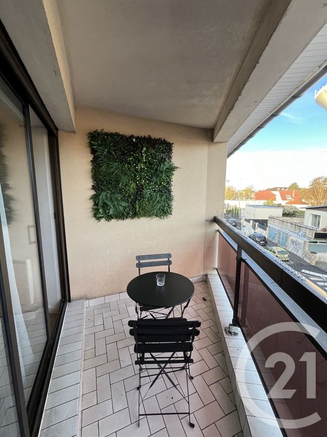Appartement Studio à louer - 1 pièce - 38.0 m2 - ROISSY EN BRIE - 77 - ILE-DE-FRANCE - Century 21 Marques Calmettes