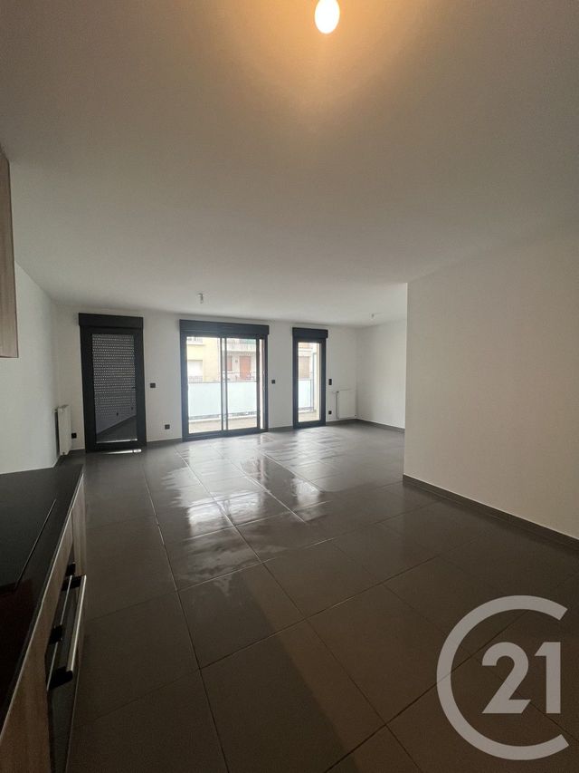 Appartement F3 à louer - 3 pièces - 67.0 m2 - PONTAULT COMBAULT - 77 - ILE-DE-FRANCE - Century 21 Marques Calmettes