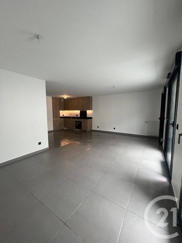 Appartement F3 à louer - 3 pièces - 67.0 m2 - PONTAULT COMBAULT - 77 - ILE-DE-FRANCE - Century 21 Marques Calmettes