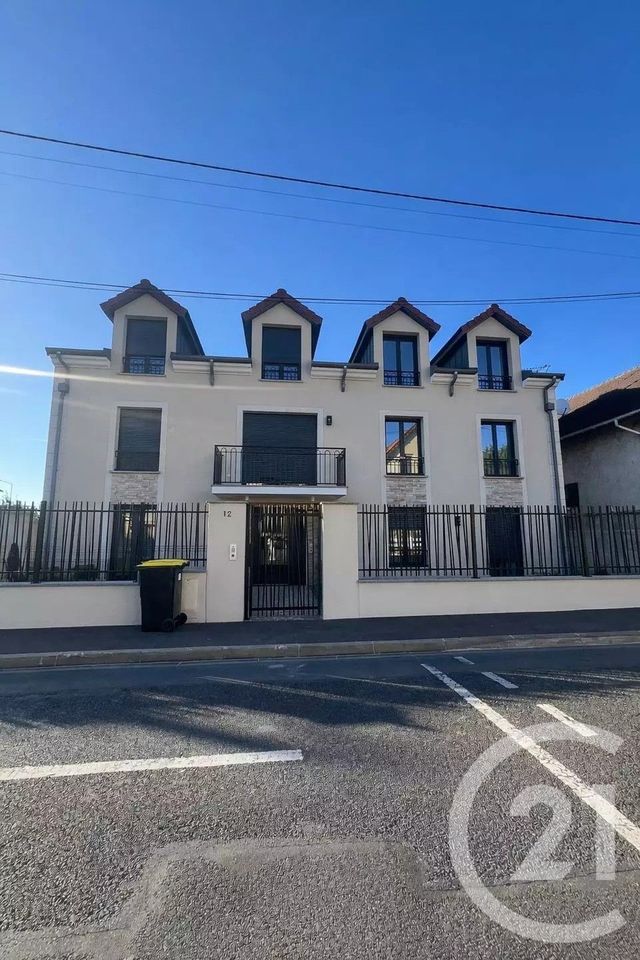 Appartement Studio à louer - 1 pièce - 30.0 m2 - PONTAULT COMBAULT - 77 - ILE-DE-FRANCE - Century 21 Marques Calmettes