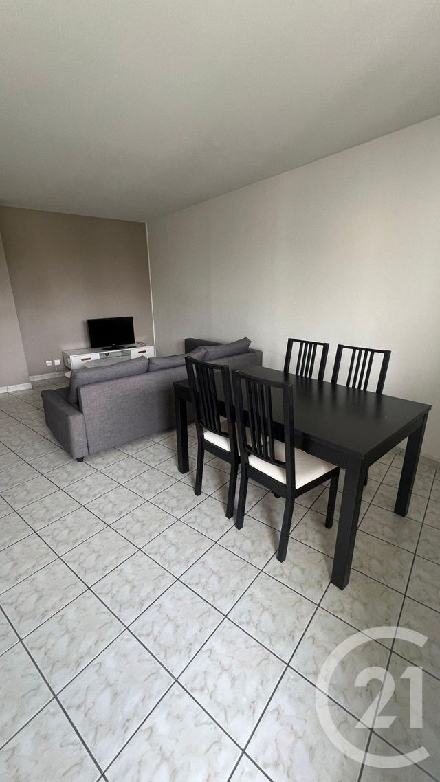 Appartement F2 à louer - 2 pièces - 52.0 m2 - CHAMPS SUR MARNE - 77 - ILE-DE-FRANCE - Century 21 Marques Calmettes