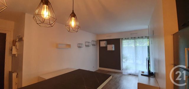 Appartement F1 bis à louer - 2 pièces - 30.0 m2 - ST MAURICE - 94 - ILE-DE-FRANCE - Century 21 Marques Calmettes