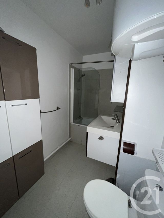 Appartement F2 à louer - 2 pièces - 48.42 m2 - PONTAULT COMBAULT - 77 - ILE-DE-FRANCE - Century 21 Marques Calmettes