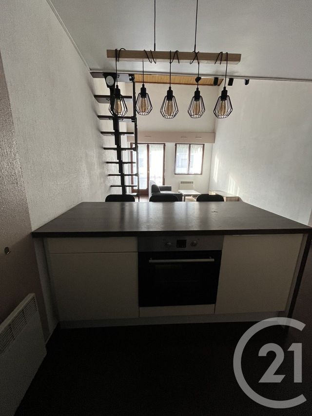Appartement F2 à louer - 2 pièces - 48.42 m2 - PONTAULT COMBAULT - 77 - ILE-DE-FRANCE - Century 21 Marques Calmettes