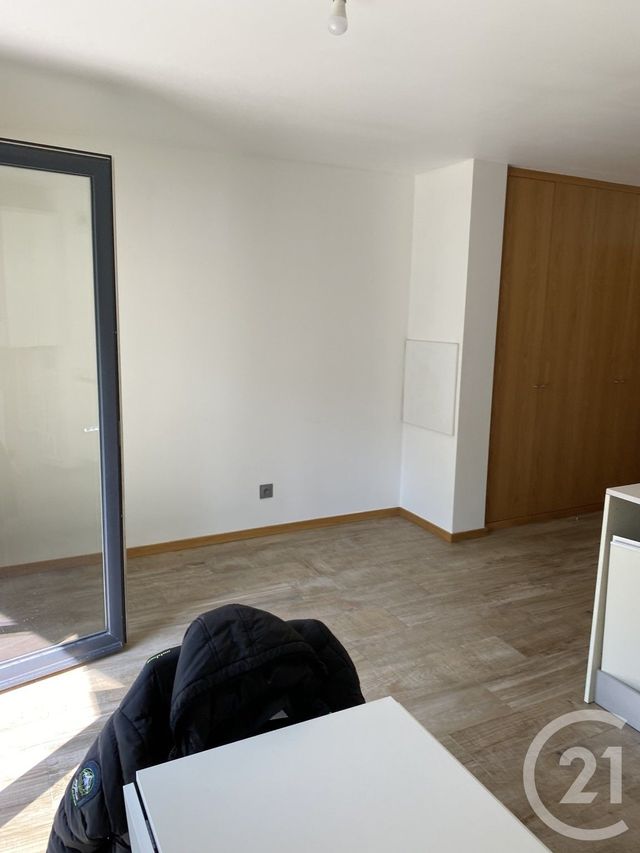 Appartement F1 à louer - 1 pièce - 22.0 m2 - LIVRY GARGAN - 93 - ILE-DE-FRANCE - Century 21 Marques Calmettes