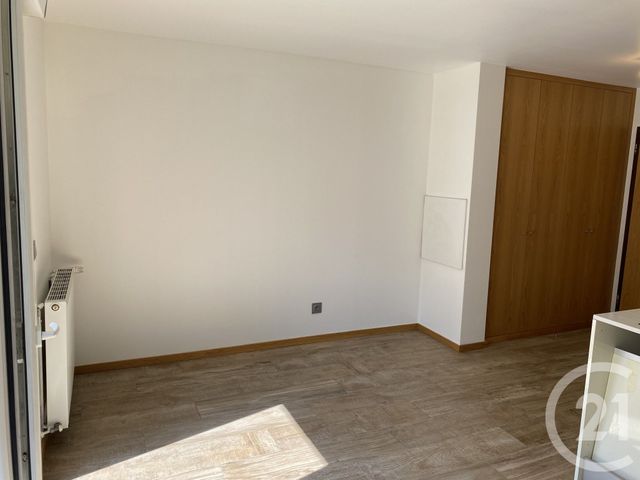 Appartement F1 à louer - 1 pièce - 22.0 m2 - LIVRY GARGAN - 93 - ILE-DE-FRANCE - Century 21 Marques Calmettes