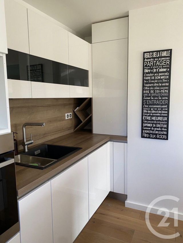 Appartement F3 à louer - 3 pièces - 80.0 m2 - COMBS LA VILLE - 77 - ILE-DE-FRANCE - Century 21 Marques Calmettes