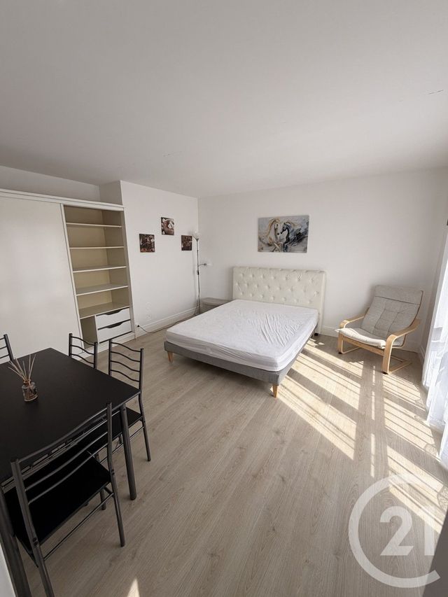 Appartement Studio à louer ST MAUR DES FOSSES