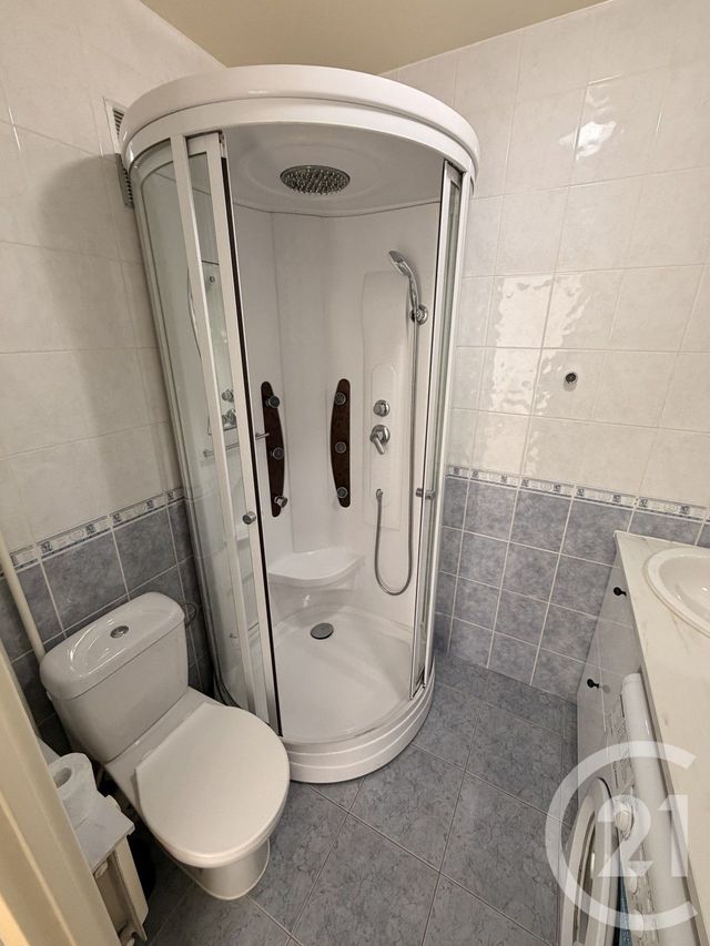Appartement Studio à louer - 1 pièce - 32.0 m2 - ST MAUR DES FOSSES - 94 - ILE-DE-FRANCE - Century 21 Marques Calmettes