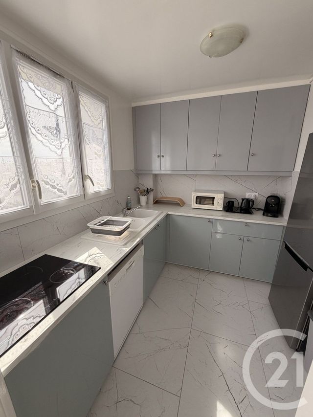 Appartement Studio à louer - 1 pièce - 32.0 m2 - ST MAUR DES FOSSES - 94 - ILE-DE-FRANCE - Century 21 Marques Calmettes