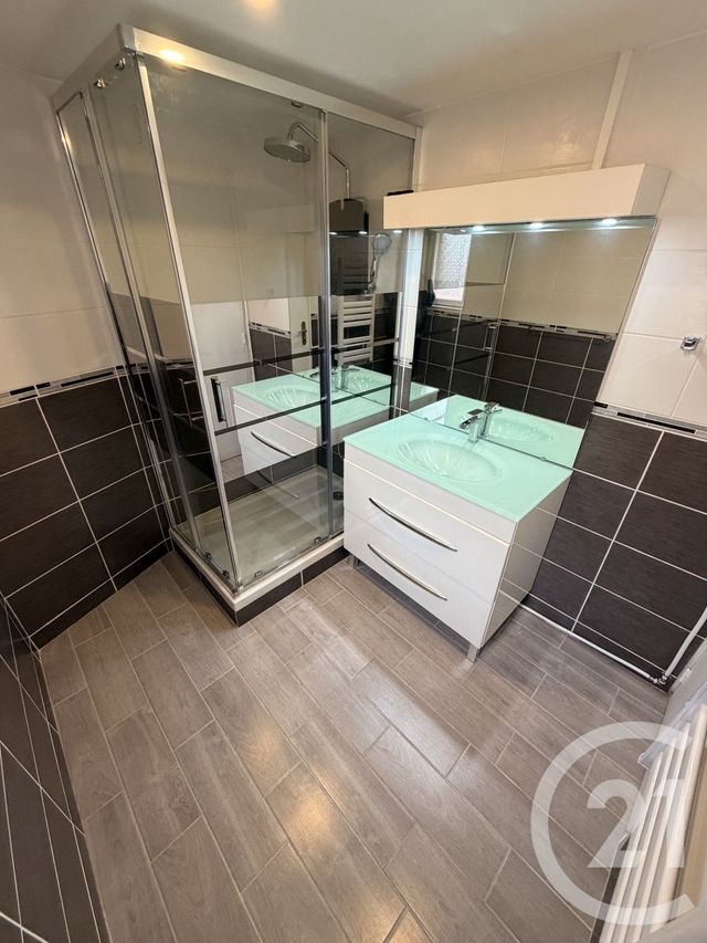 Appartement Duplex à louer - 3 pièces - 85.0 m2 - OZOIR LA FERRIERE - 77 - ILE-DE-FRANCE - Century 21 Marques Calmettes