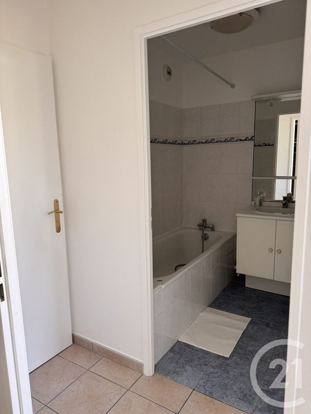 Appartement F2 à louer - 2 pièces - 39.0 m2 - BUSSY ST GEORGES - 77 - ILE-DE-FRANCE - Century 21 Marques Calmettes