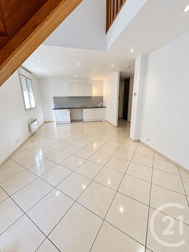 Appartement Duplex à louer - 3 pièces - 76.0 m2 - MANDRES LES ROSES - 94 - ILE-DE-FRANCE - Century 21 Marques Calmettes