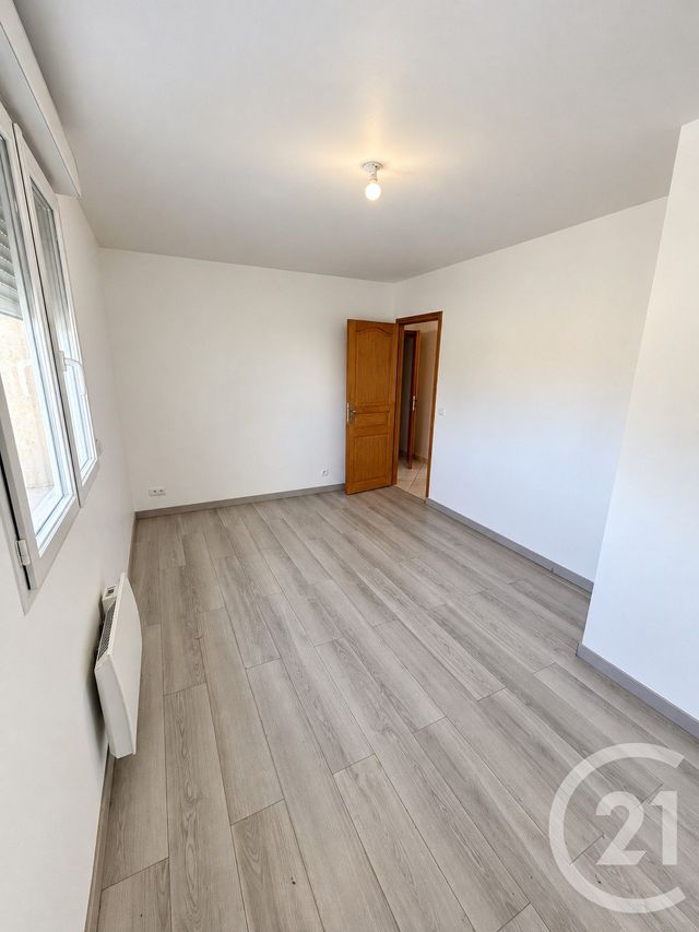 Appartement Duplex à louer - 3 pièces - 76.0 m2 - MANDRES LES ROSES - 94 - ILE-DE-FRANCE - Century 21 Marques Calmettes