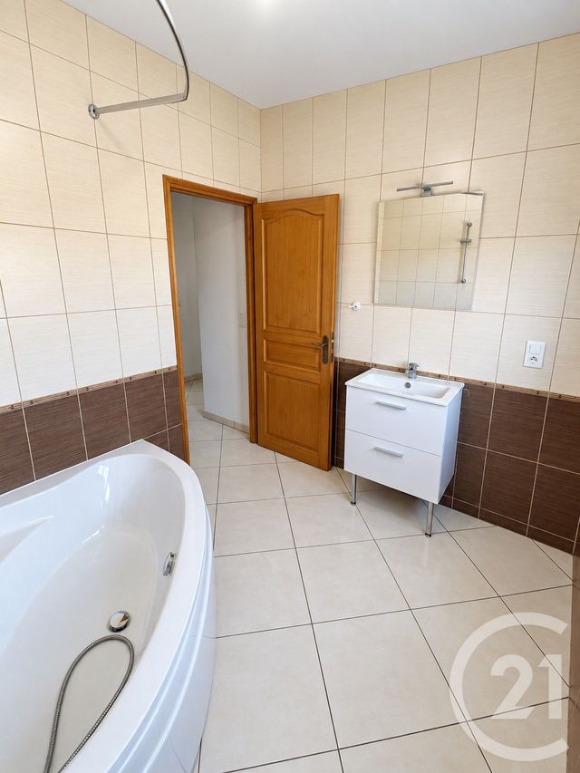 Appartement Duplex à louer - 3 pièces - 76.0 m2 - MANDRES LES ROSES - 94 - ILE-DE-FRANCE - Century 21 Marques Calmettes