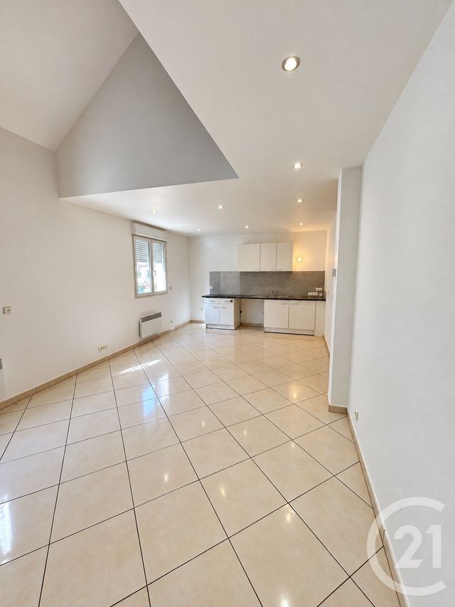 Appartement Duplex à louer - 3 pièces - 76.0 m2 - MANDRES LES ROSES - 94 - ILE-DE-FRANCE - Century 21 Marques Calmettes