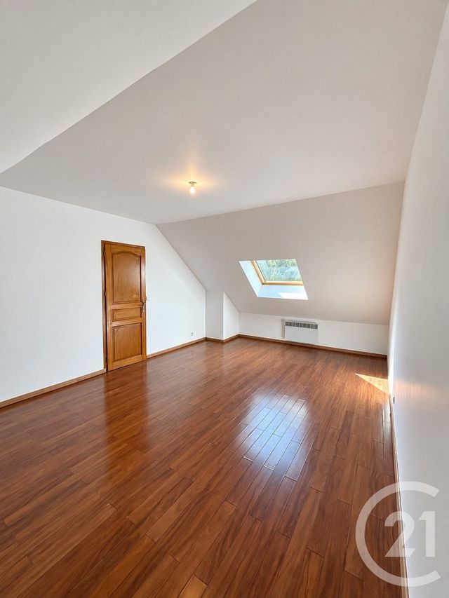 Appartement Duplex à louer - 3 pièces - 76.0 m2 - MANDRES LES ROSES - 94 - ILE-DE-FRANCE - Century 21 Marques Calmettes