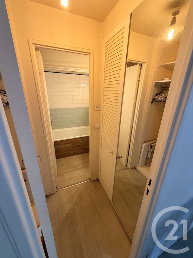 Appartement F1 à louer - 1 pièce - 35.0 m2 - NOISY LE GRAND - 93 - ILE-DE-FRANCE - Century 21 Marques Calmettes