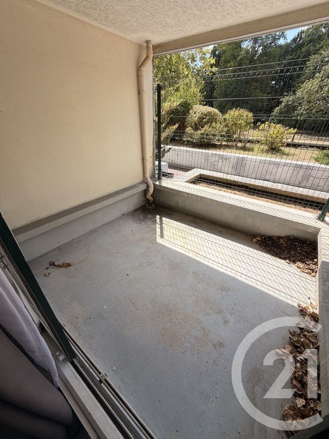 Appartement F1 à louer - 1 pièce - 35.0 m2 - NOISY LE GRAND - 93 - ILE-DE-FRANCE - Century 21 Marques Calmettes