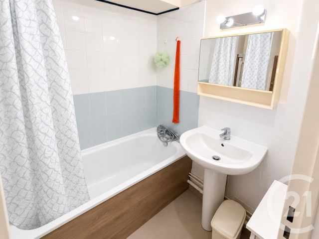 Appartement F1 à louer - 1 pièce - 35.0 m2 - NOISY LE GRAND - 93 - ILE-DE-FRANCE - Century 21 Marques Calmettes