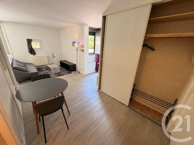 Appartement F1 à louer - 1 pièce - 35.0 m2 - NOISY LE GRAND - 93 - ILE-DE-FRANCE - Century 21 Marques Calmettes