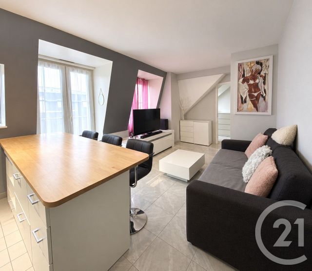 Appartement F2 à louer - 2 pièces - 30.0 m2 - PONTAULT COMBAULT - 77 - ILE-DE-FRANCE - Century 21 Marques Calmettes