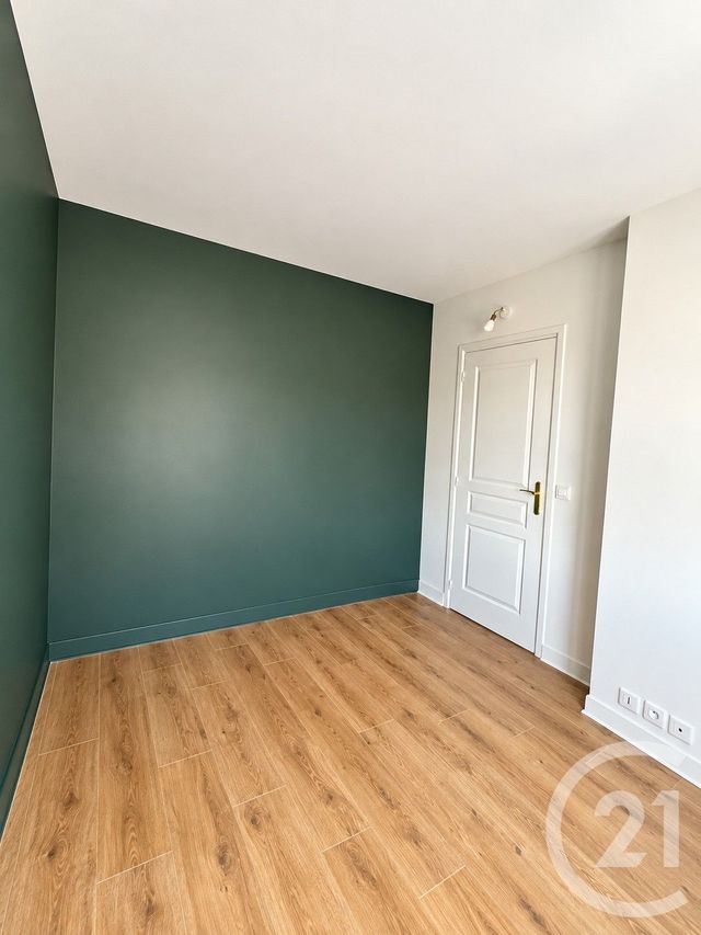 Appartement F2 à louer - 2 pièces - 30.0 m2 - PONTAULT COMBAULT - 77 - ILE-DE-FRANCE - Century 21 Marques Calmettes