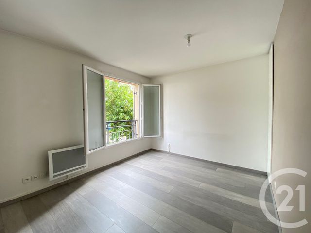 Appartement F2 à louer - 2 pièces - 45.5 m2 - LA QUEUE EN BRIE - 94 - ILE-DE-FRANCE - Century 21 Marques Calmettes