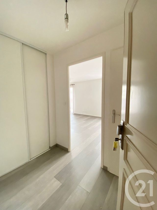 Appartement F2 à louer - 2 pièces - 45.5 m2 - LA QUEUE EN BRIE - 94 - ILE-DE-FRANCE - Century 21 Marques Calmettes