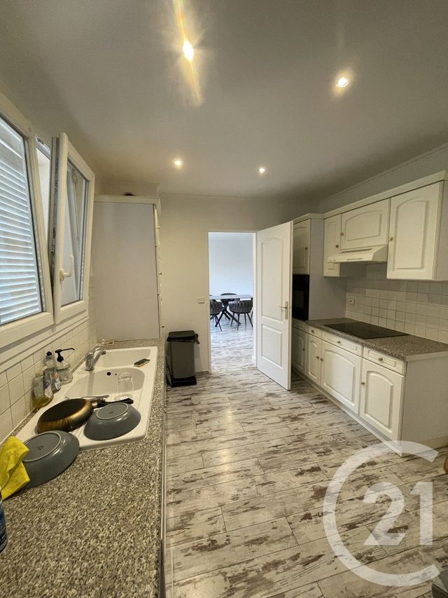 maison à louer - 6 pièces - 140.0 m2 - OZOIR LA FERRIERE - 77 - ILE-DE-FRANCE - Century 21 Marques Calmettes