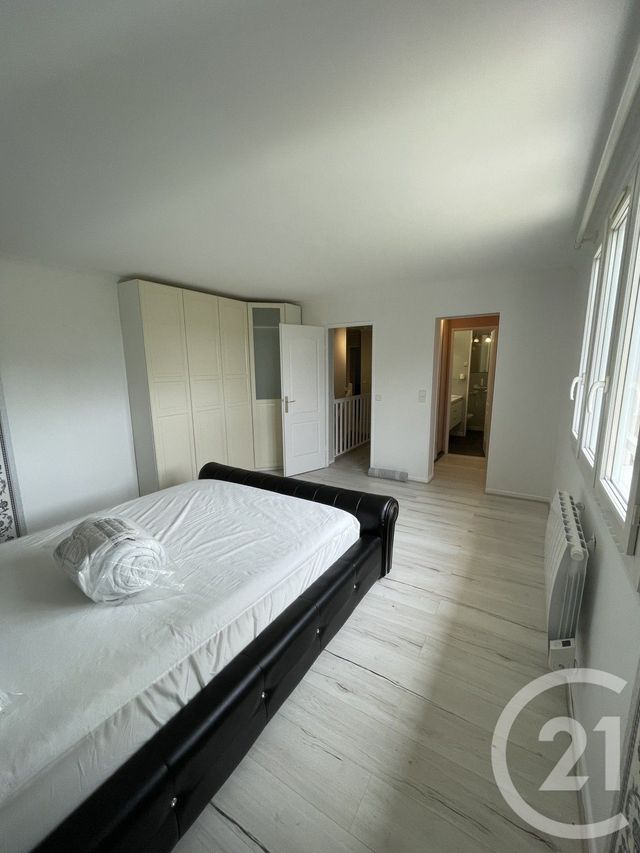 maison à louer - 6 pièces - 140.0 m2 - OZOIR LA FERRIERE - 77 - ILE-DE-FRANCE - Century 21 Marques Calmettes