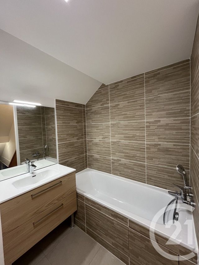 Appartement Duplex à louer - 3 pièces - 56.69 m2 - OZOIR LA FERRIERE - 77 - ILE-DE-FRANCE - Century 21 Marques Calmettes